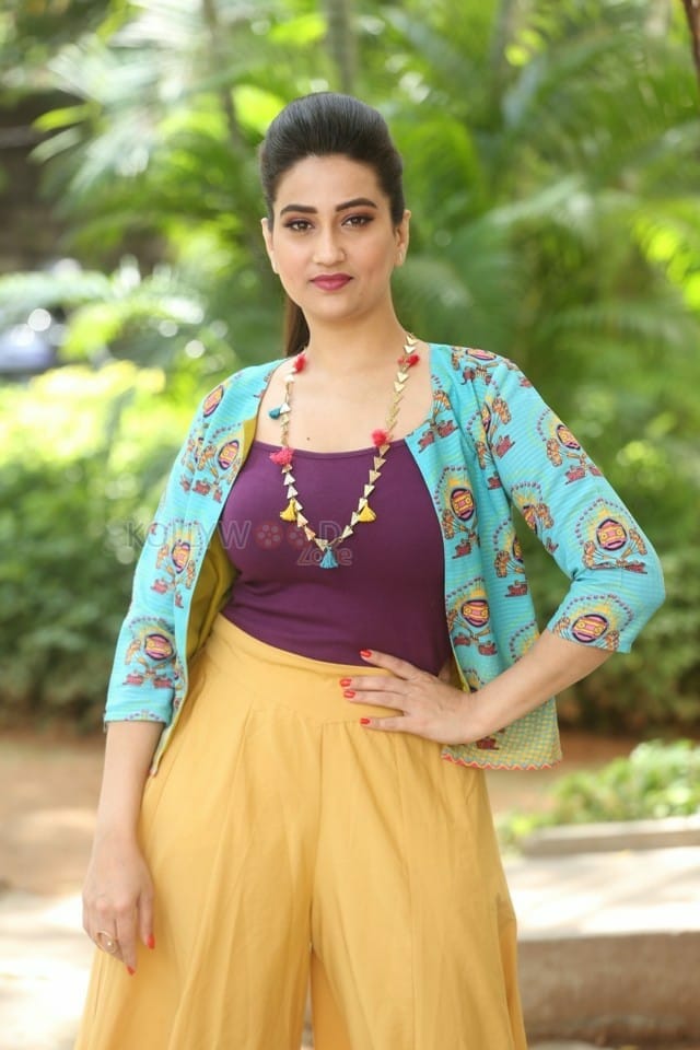 Anchor Manjusha At Monkeys Movie First Look Launch Photos