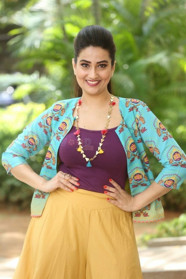 Anchor Manjusha At Monkeys Movie First Look Launch Photos