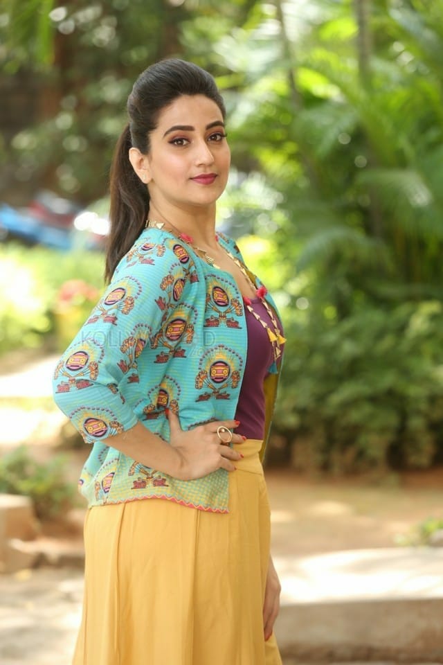 Anchor Manjusha At Monkeys Movie First Look Launch Photos