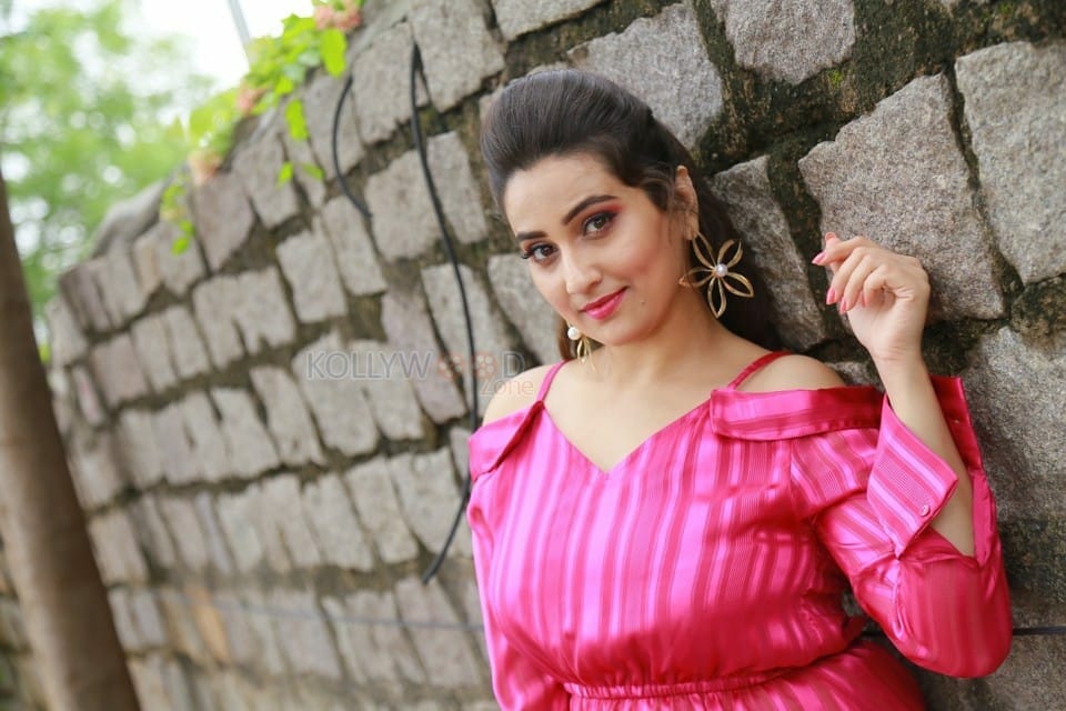 Anchor Manjusha At First Rank Raju Press Meet Stills