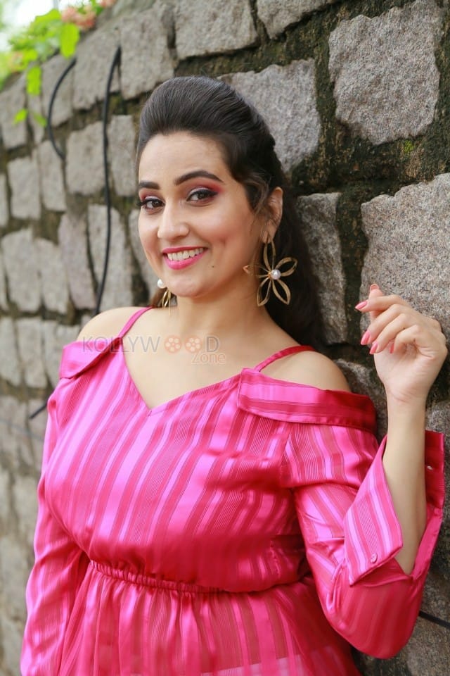 Anchor Manjusha At First Rank Raju Press Meet Stills