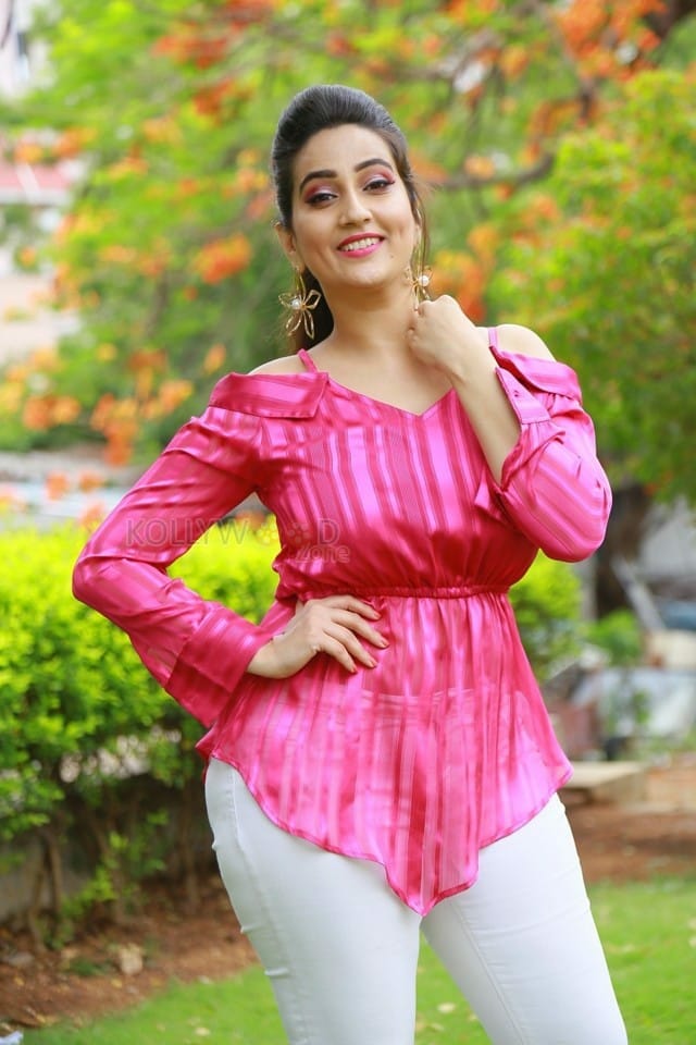 Anchor Manjusha At First Rank Raju Press Meet Stills