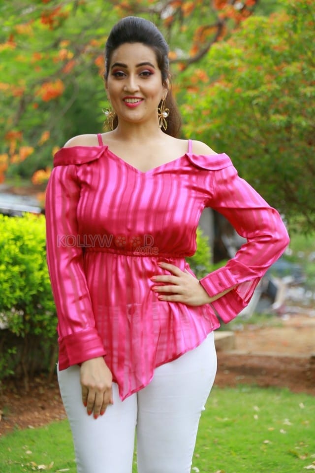 Anchor Manjusha At First Rank Raju Press Meet Stills