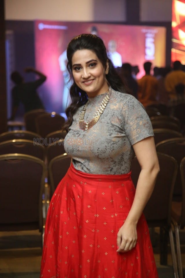 Anchor Manjusha At Oorantha Anukuntunnaru Pre release Event Photos