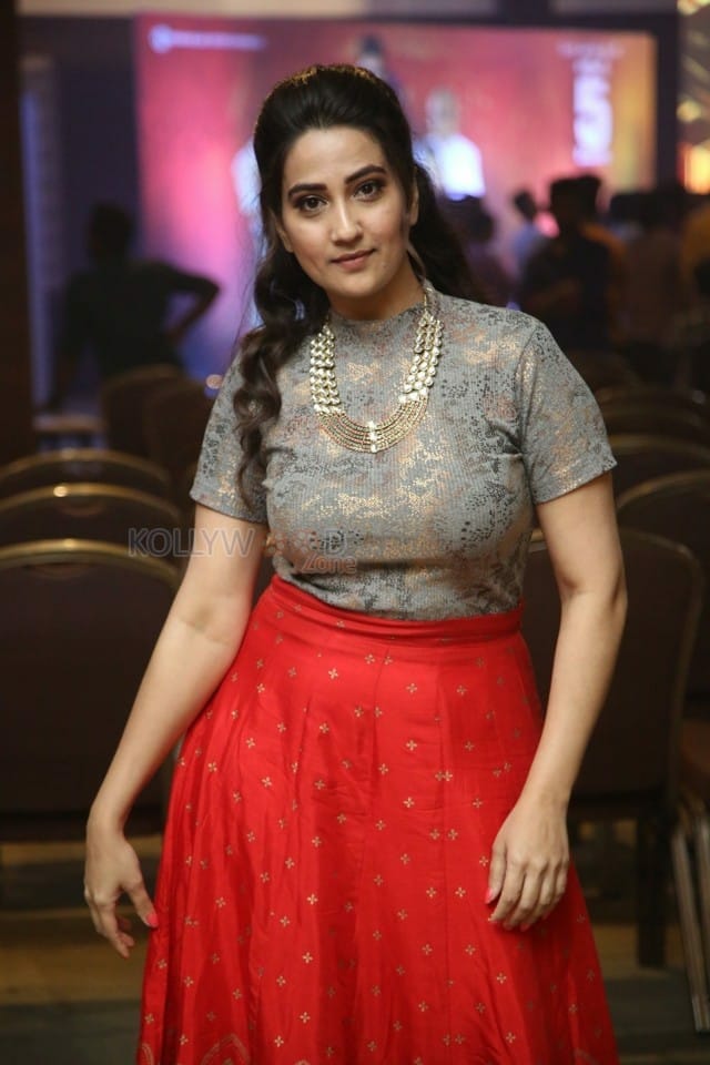 Anchor Manjusha At Oorantha Anukuntunnaru Pre release Event Photos