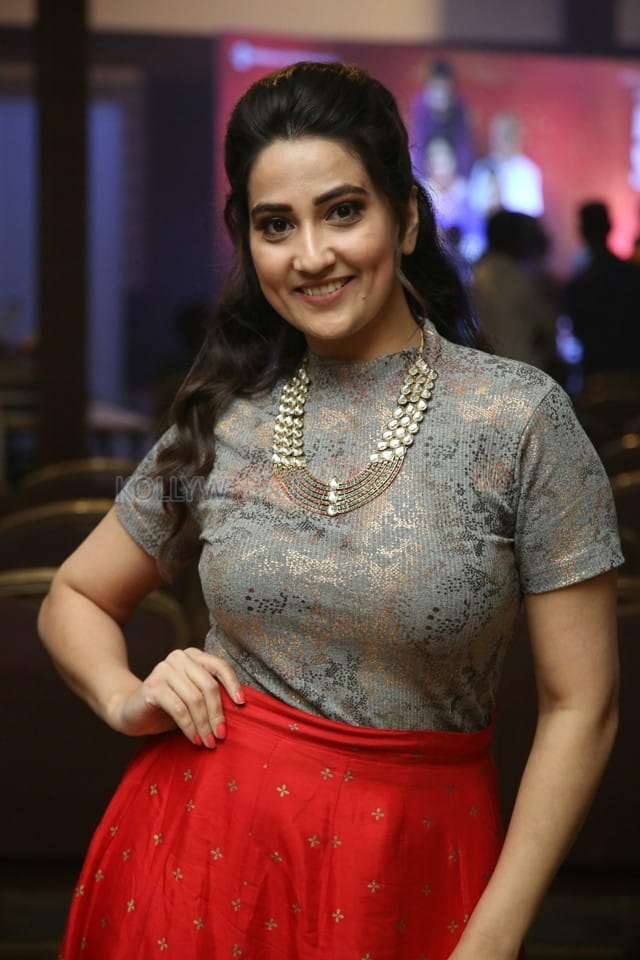 Anchor Manjusha At Oorantha Anukuntunnaru Pre release Event Photos