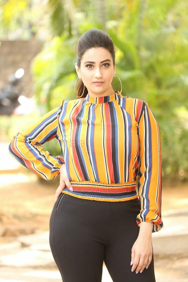 Anchor Manjusha At Oorantha Anukuntunnaru Teaser Launch Stills