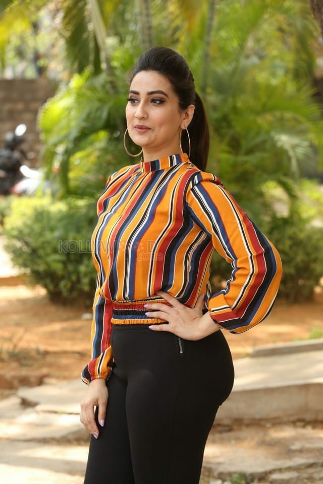 Anchor Manjusha At Oorantha Anukuntunnaru Teaser Launch Stills