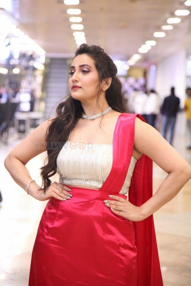 Anchor Manjusha At SIIMA Awards 2021 Pics 08