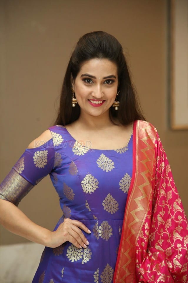 Anchor Manjusha At Sye Raa Movie Press Meet Photos