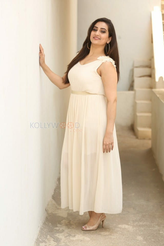 Anchor Manjusha Photoshoot Images