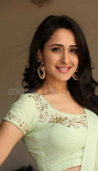 Beautiful Actress Pragya Jaiswal New Photos