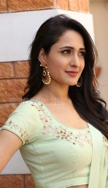 Beautiful Actress Pragya Jaiswal New Photos