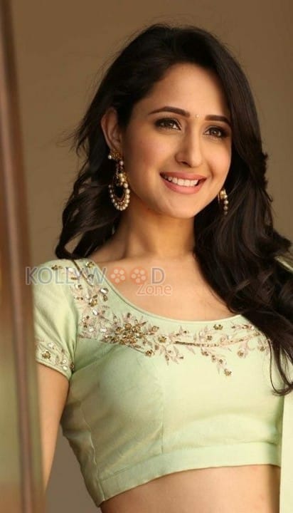 Beautiful Actress Pragya Jaiswal New Photos