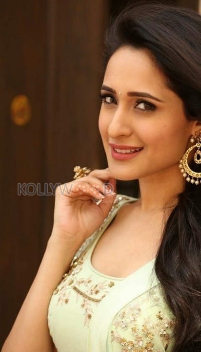 Beautiful Actress Pragya Jaiswal New Photos