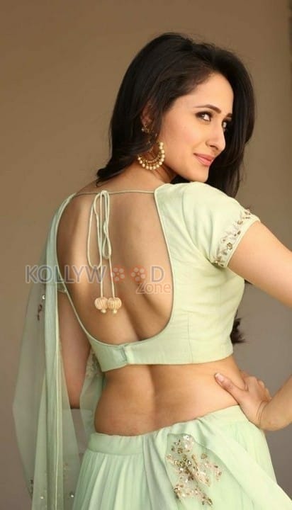 Beautiful Actress Pragya Jaiswal New Photos