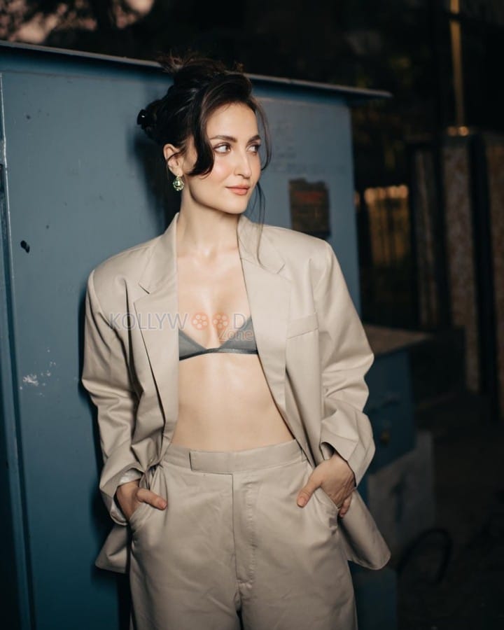 Beautiful Elli AvrRam in a Beige Blazer and Pant with Green Bra Photos 01