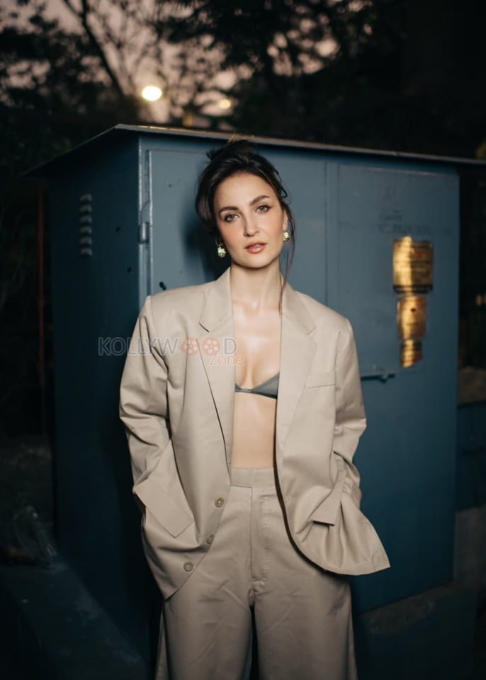 Beautiful Elli AvrRam in a Beige Blazer and Pant with Green Bra Photos 04