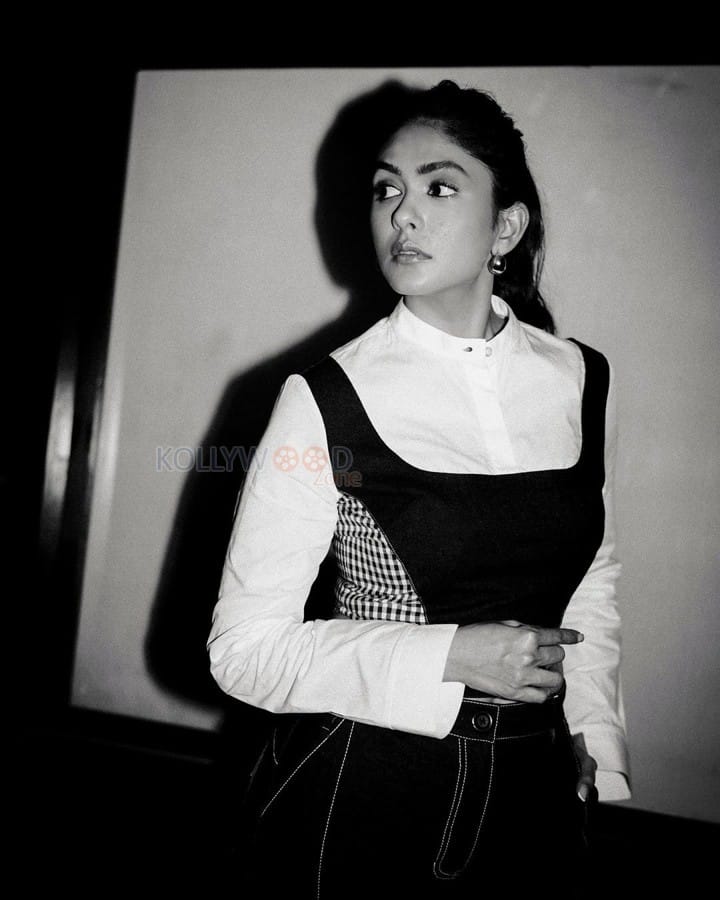 Beautiful Mrunal Thakur in a Monochromatic Outfit Pictures 05