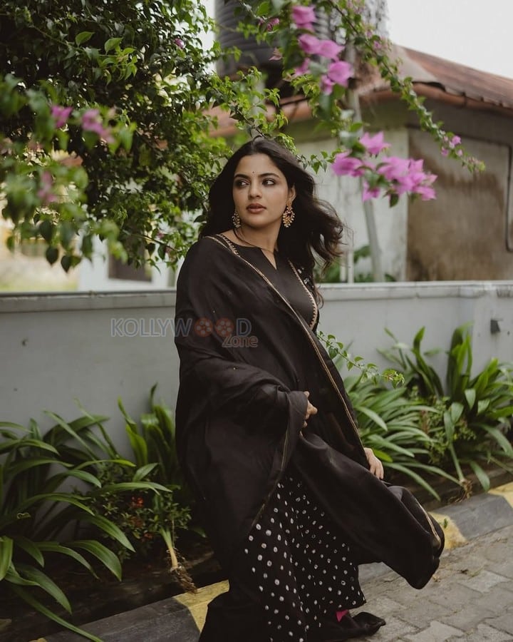 Beautiful Nikhila Vimal in a Black Printed Salwar Photos 03