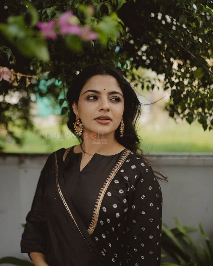 Beautiful Nikhila Vimal in a Black Printed Salwar Photos 07