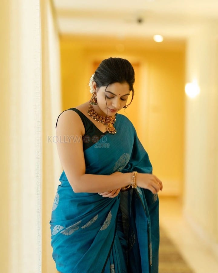 Beautiful Nikhila Vimal in a Peacock Blue Saree Photos 04