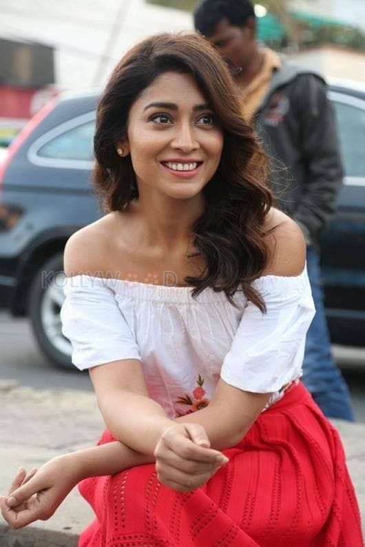 Beautiful Sexy Shriya Saran Photos