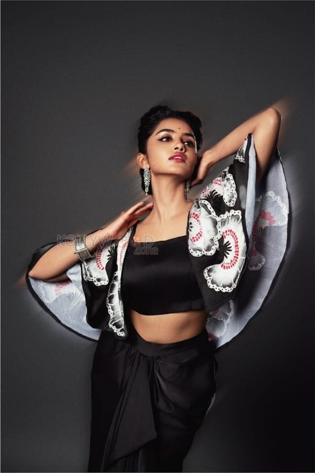 Beautiful and Sexy Anupama Parameswaran in a Black Crop Top with Matching Skirt Pictures 05