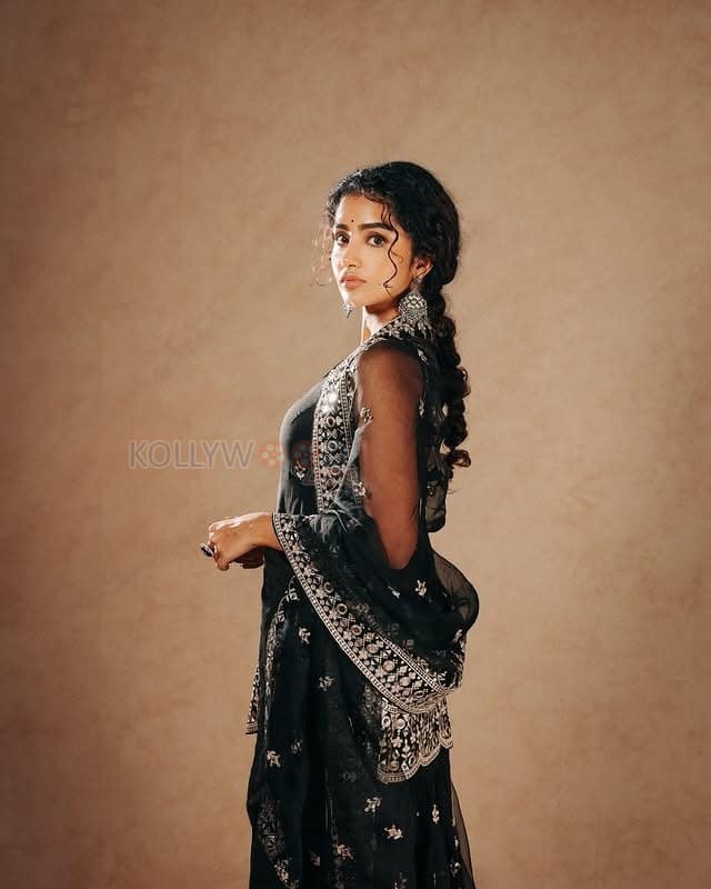 Bison Actress Anupama Parameswaran in a Black Embroidered Top and Sharara Set Pictures 01