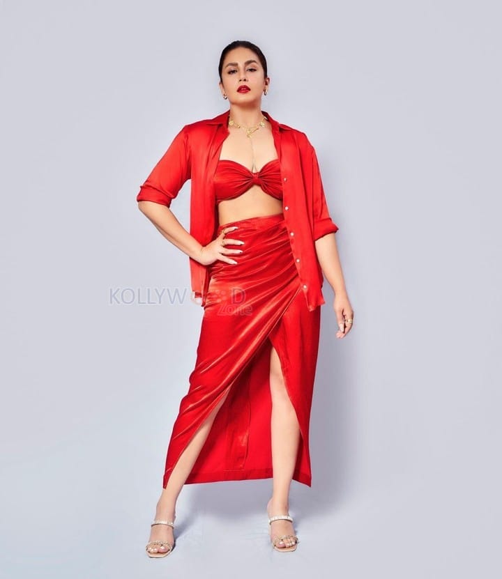 Bold Huma Qureshi in a Red Metallic CoOrd Set Photos 01