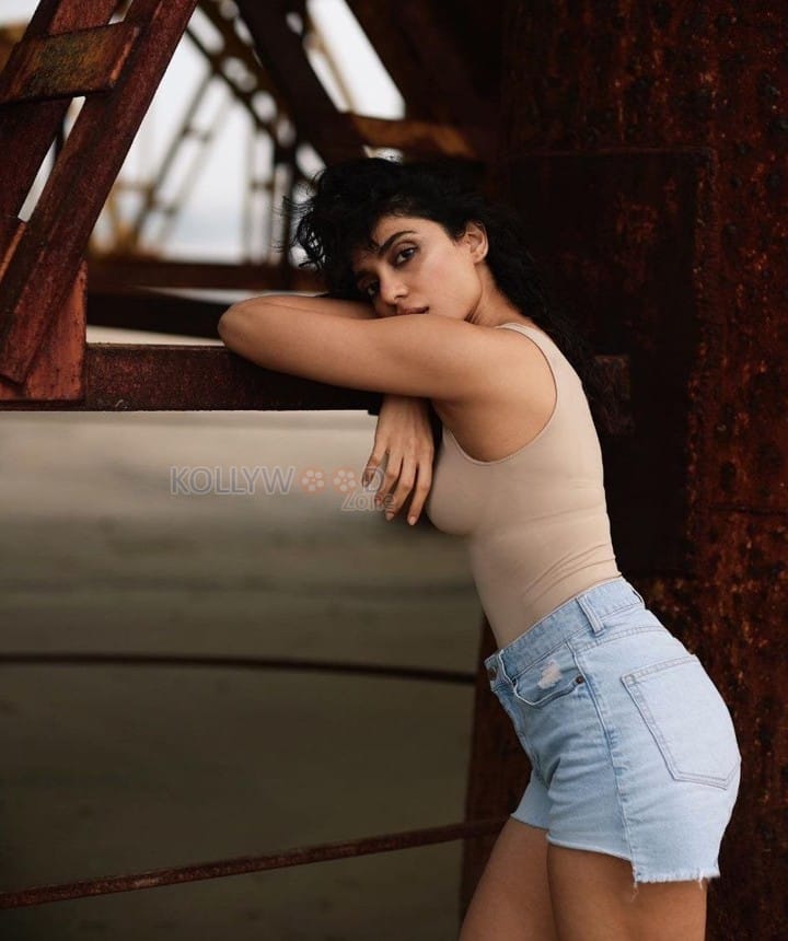 Bombshell Beauty Sobhita Dhulipala in a Beige Tank Top and Blue Denim Shorts Pictures 04