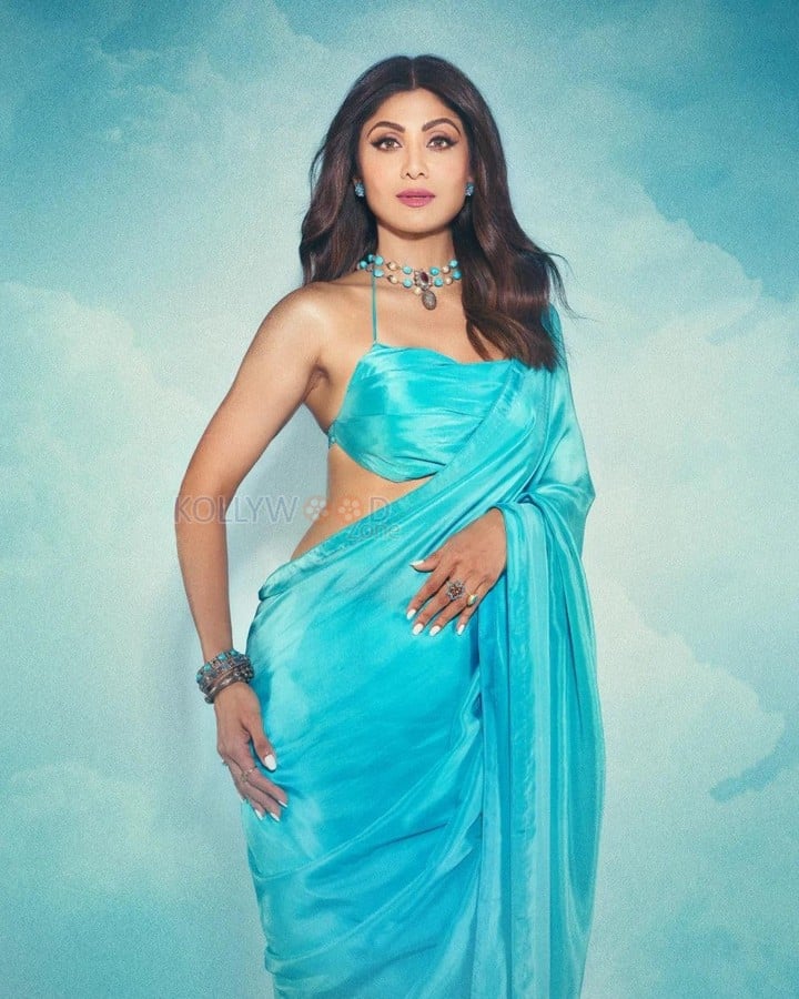Breathtaking Shilpa Shetty in a Turquoise Blue Silk Saree with a Plunging Neckline Blouse Pictures 02