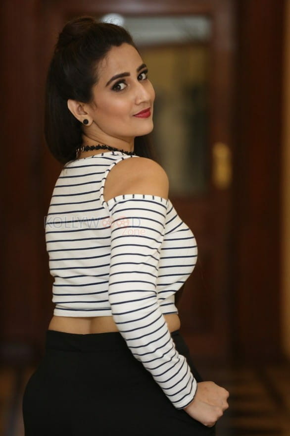 Darsakudu Heroine Manjusha Pictures