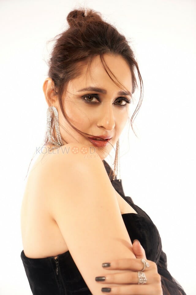 Desirable Pragya Jaiswal Photoshoot Photos 03