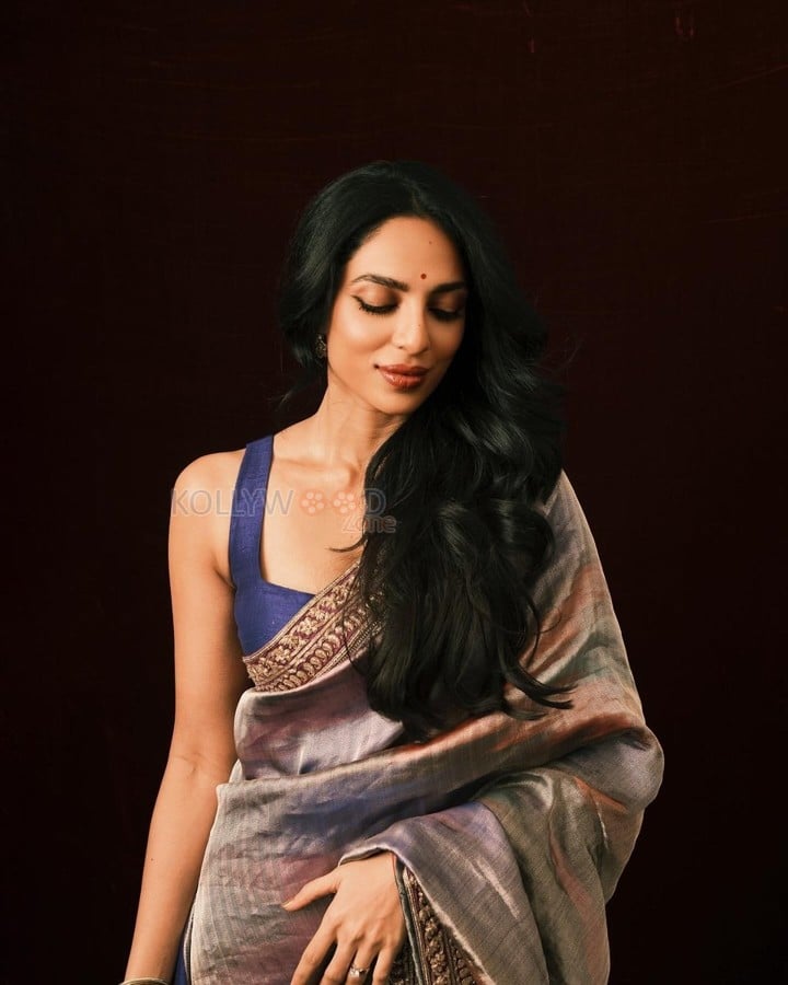 Elegant Sobhita Dhulipala in a Traditional Banarasi Saree for Manish Malhotra Diwali Celebration Pictures 01