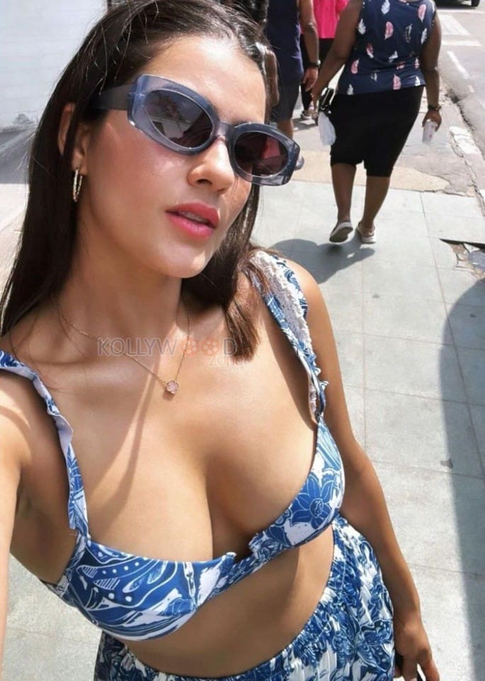 Erotic Kavya Thapar Boobs Cleavage in a Blue Bikini Photos 04