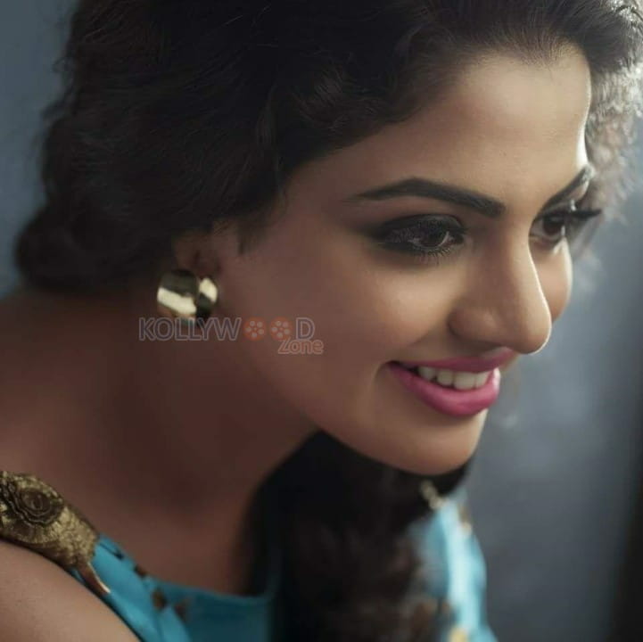 Gayatri Movie Heroine Nikhila Vimal Photos