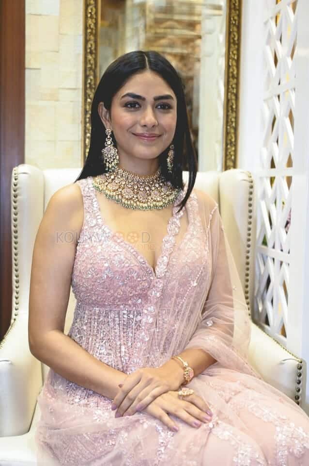 Gorgeous Mrunal Thakur in a Blush Pink Ghagra Set Photos 08