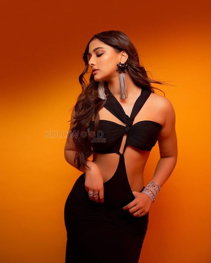 Gorgeous Saiee Manjrekar in a Black Sleeveless Maxi Dress Pictures 05
