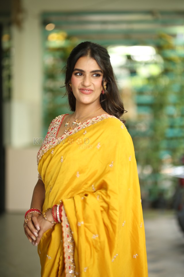 Heroine Kavya Thapar at Viswam Movie Interview Photos 10