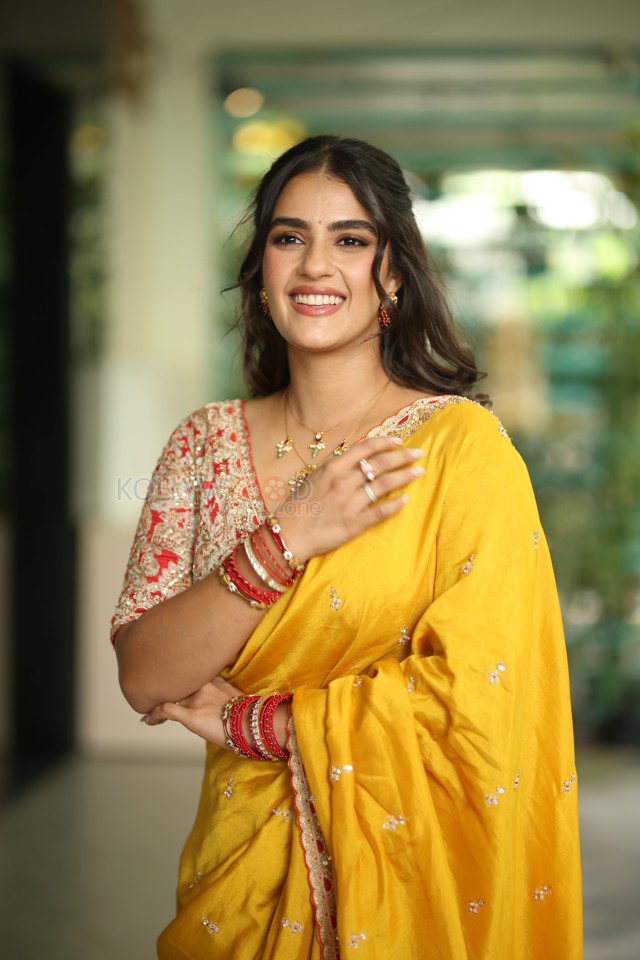 Heroine Kavya Thapar at Viswam Movie Interview Photos 13