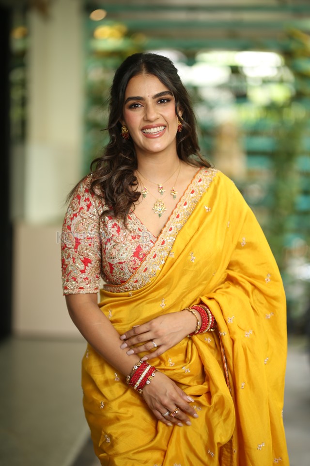 Heroine Kavya Thapar at Viswam Movie Interview Photos 33