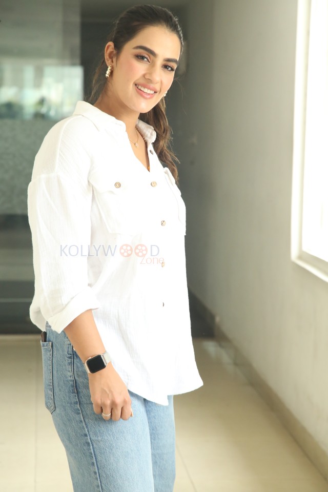 Heroine Kavya Thapar at Viswam Movie Success Meet Pictures 21