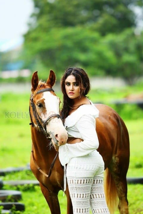 Iruvar Oppandham Movie Heroine Sony Charishta Photos