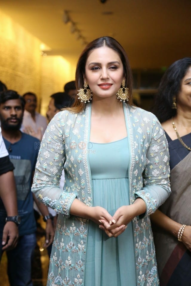 Kaala Movie Actress Huma Qureshi Photos