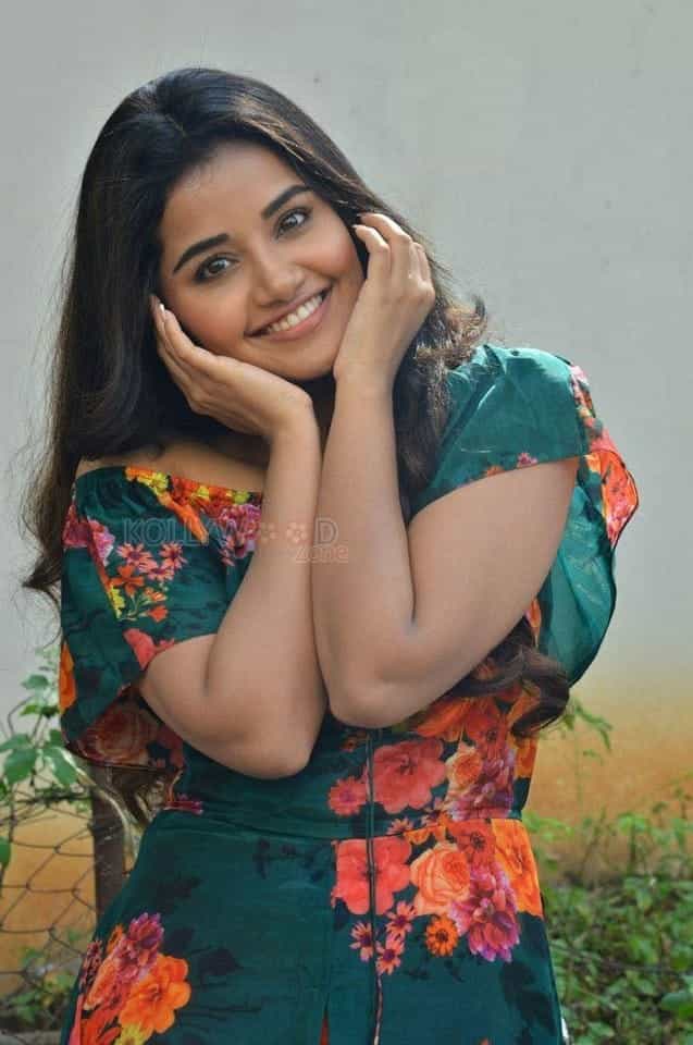 Mallu Actress Anupama Parameswaran New Photos