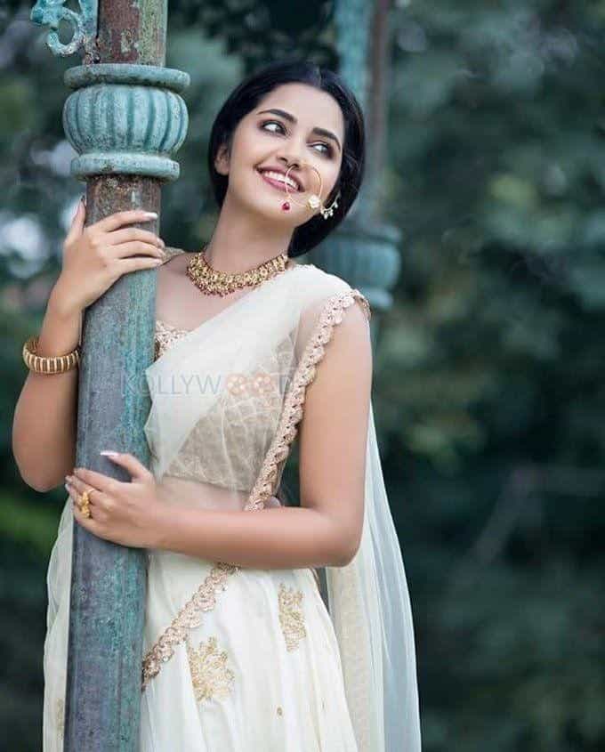 Mallu Actress Anupama Parameswaran Photos