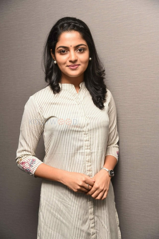 Meda Meeda Abbayi Movie Heroine Nikhila Vimal Photos