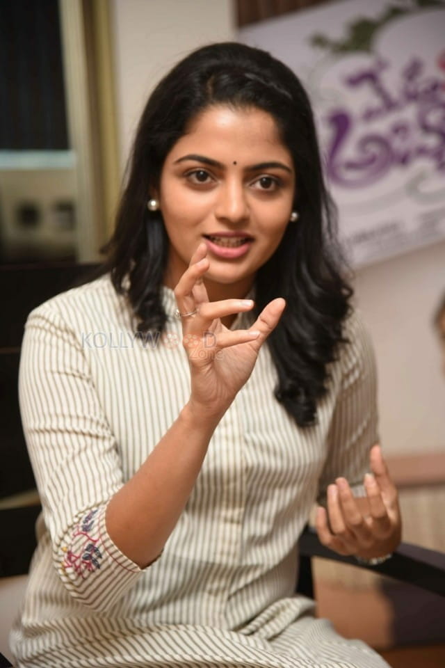 Meda Meeda Abbayi Movie Heroine Nikhila Vimal Photos