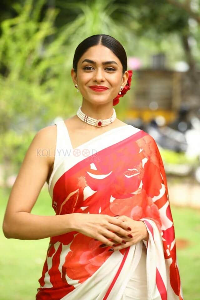 Mrunal Thakur at Sita Ramam Movie Song Launch Pictures 01